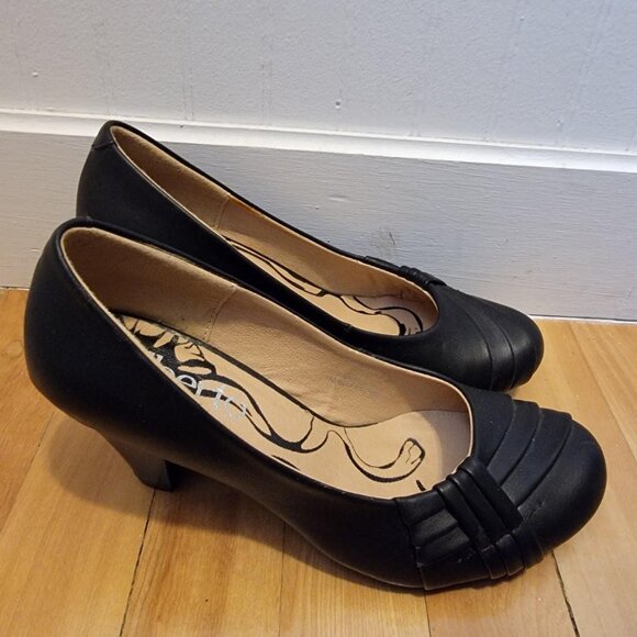 Black heels shoes - Picture 2 of 3